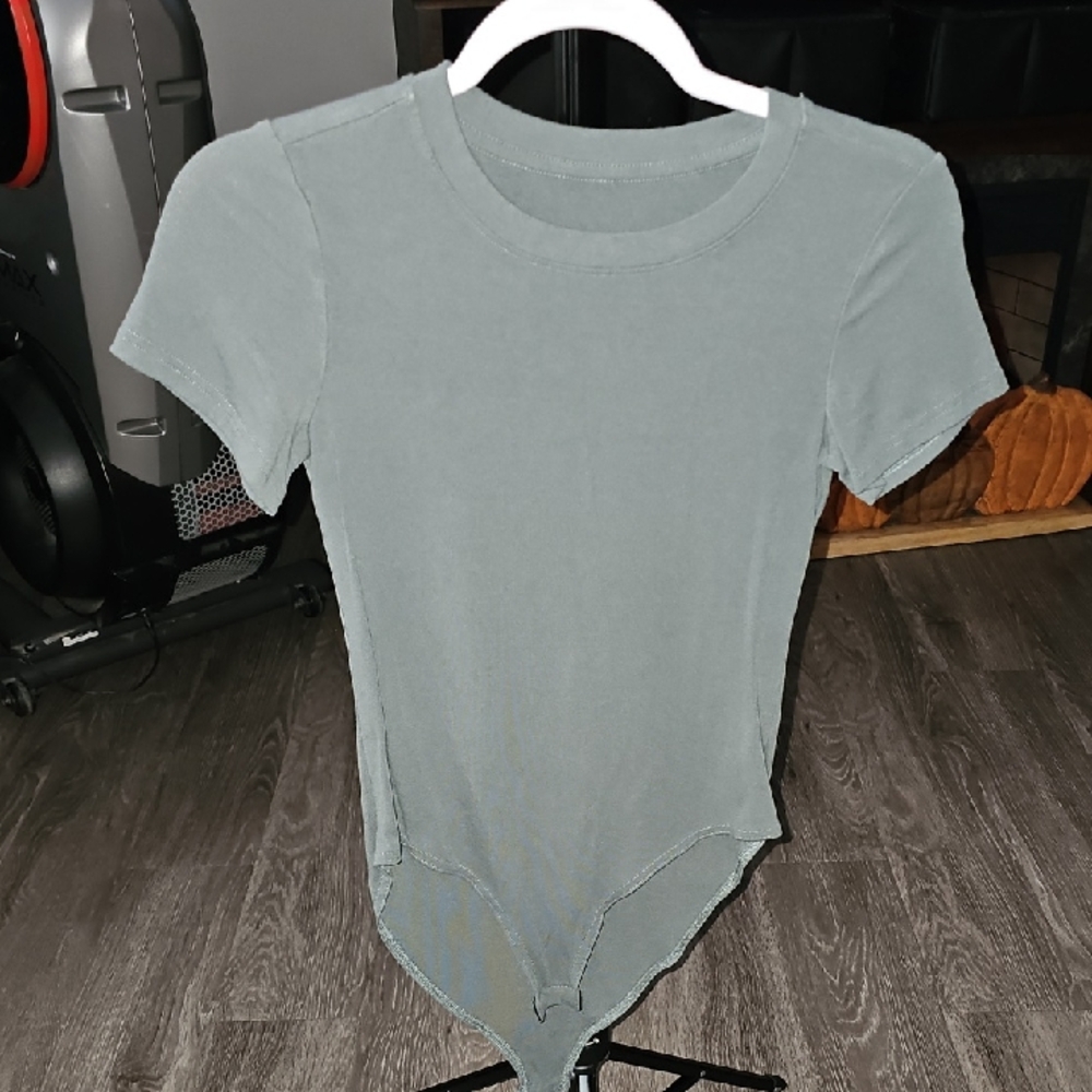 Womens Green Bodysuit. Stretchy,soft Sz Small. P2P 16"